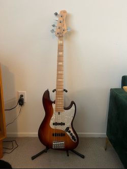 Sire Marcus Miller V7 5 String Jazz Bass Sunburst 1st Gen