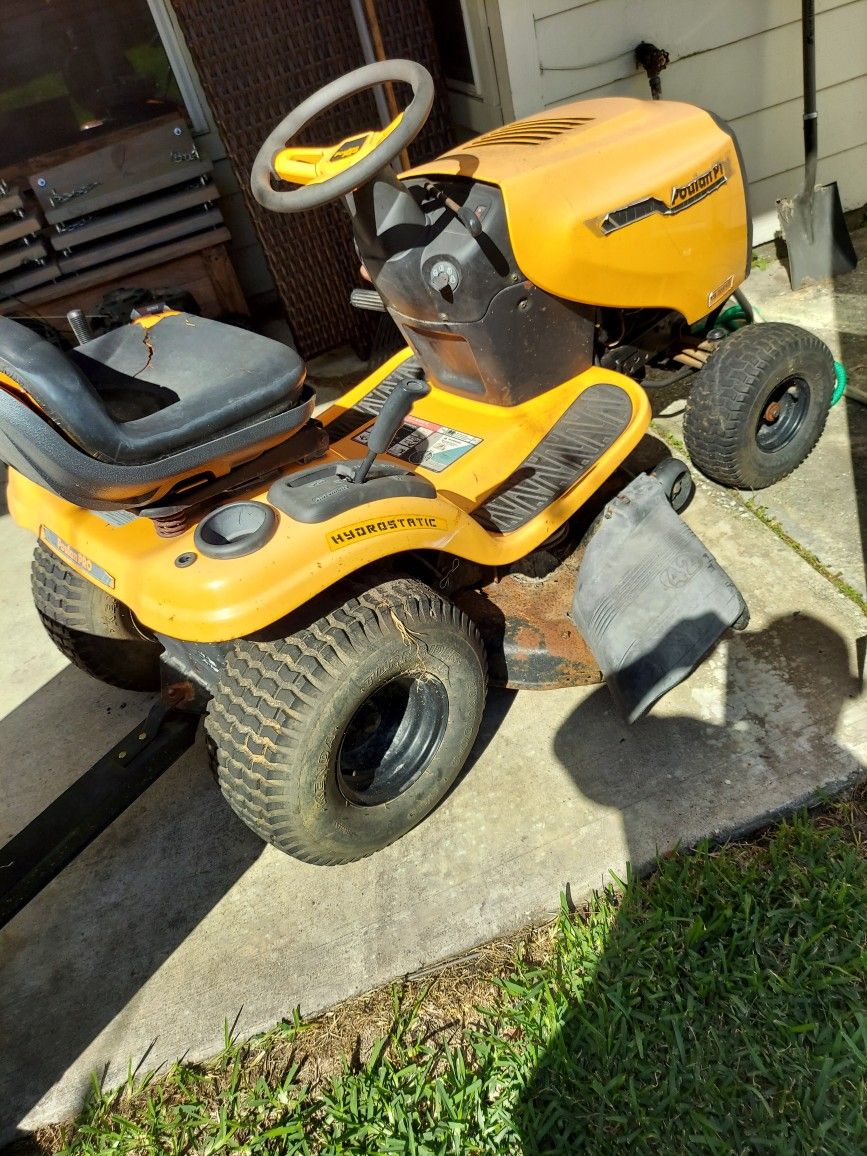 Poulan PRO Riding Lawnmower 42