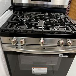 Stove Frigidaire *NEW*