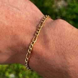 18k solid gold Figaro style 7.75 inches bracelet 2.6 grams