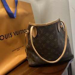 Louis Vuitton M51162 for Sale in Katy, TX - OfferUp