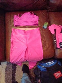 New Beach Riot Sports Bra /.Heorinne Girl Leggings 