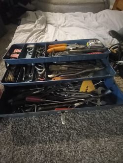 BIGOT OF TOOLS WITH A LOCKING TOOLBOX