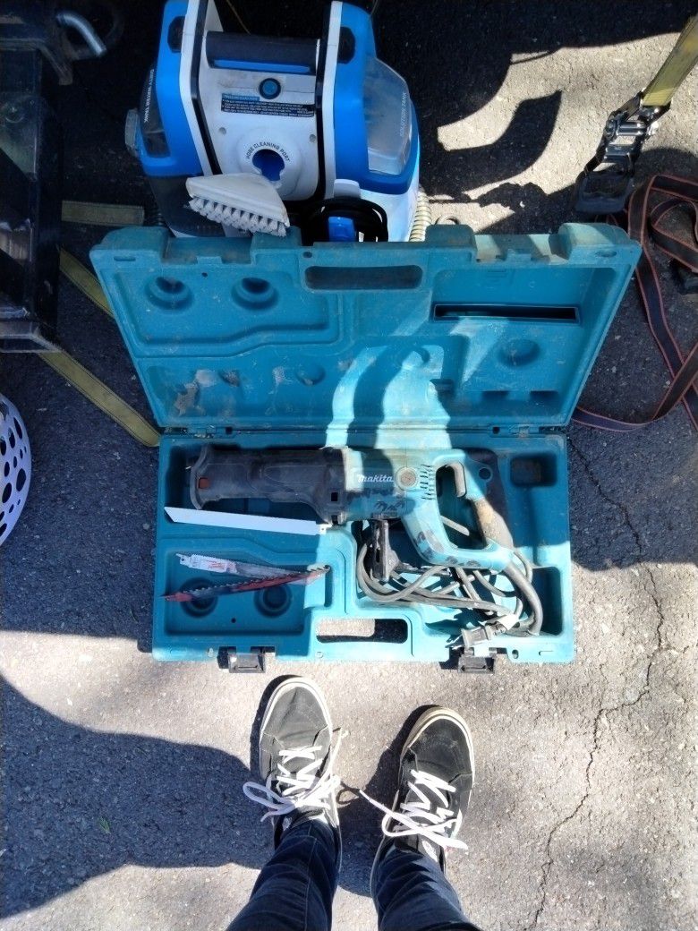 Makita Sawsal With Case