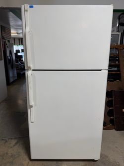 White Top-Freezer Refrigerator