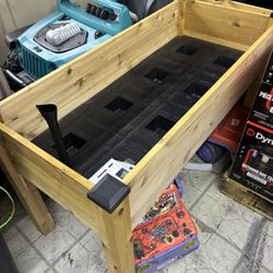 Self-Watering Cedar Planter
