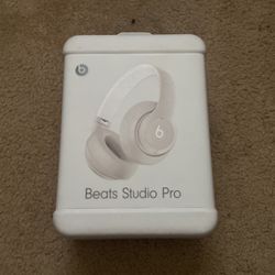 Beats Studio Pro Wireless Standstone