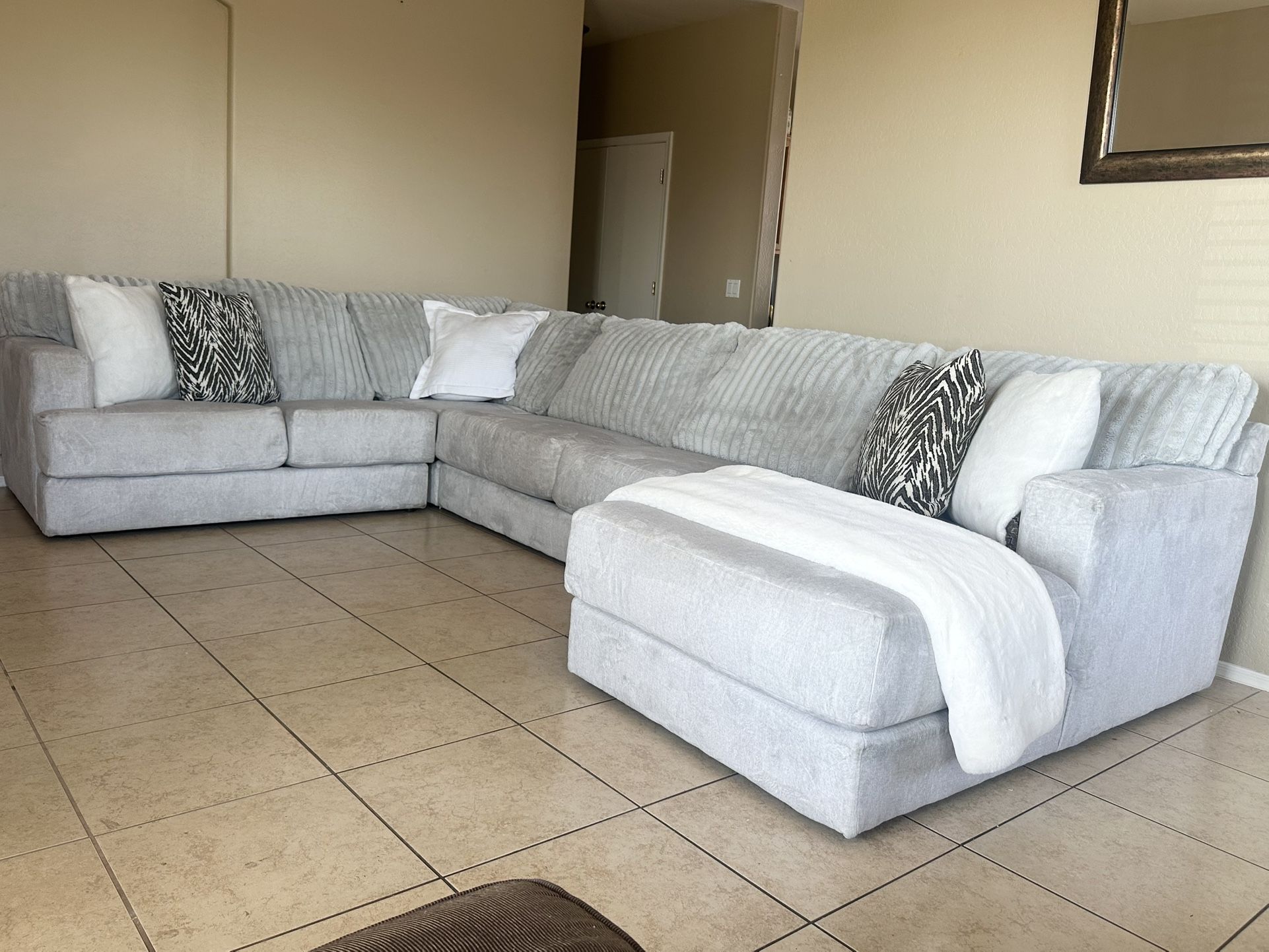 Modern Oversized Gray U Shaped Sectional-FREE DELIVERY 🚚