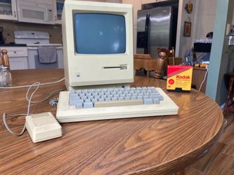 Macintosh 512e. Computer