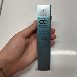 it Cosmetics CC+ Oil Free Matte 
