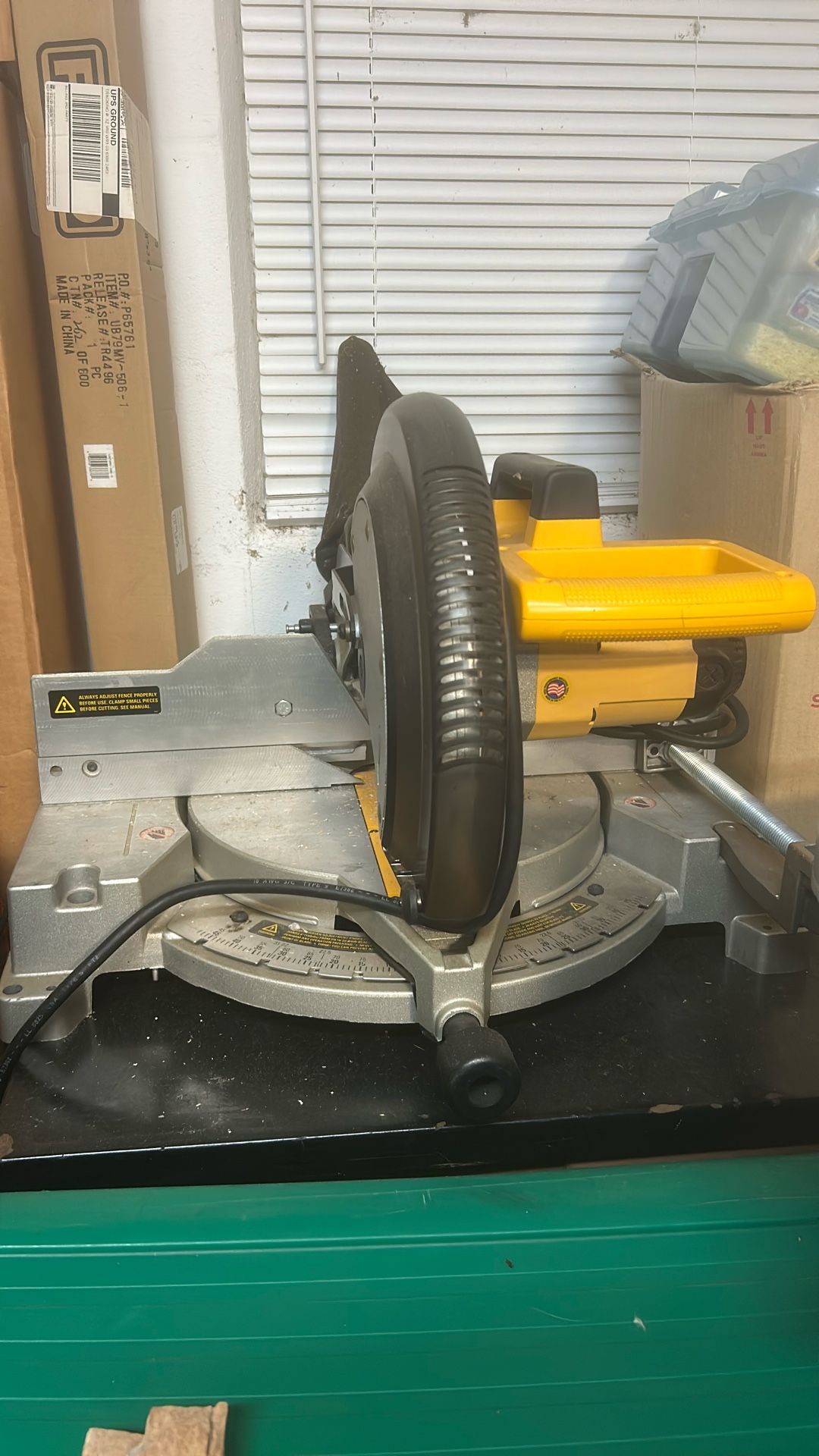 Dewalt saw barely used excellent condition