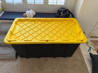 Storage tote 50 qt with wheels