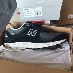 New Balance 2002 R