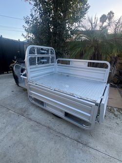 Electric cargo truck