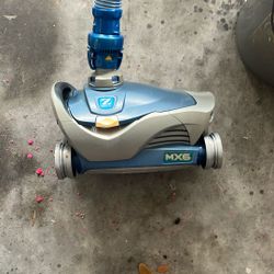 MX6 Pool Vacuum. 