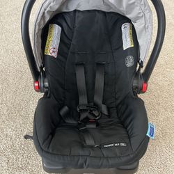 Graco SnugRide 30lx car seat with click connect base