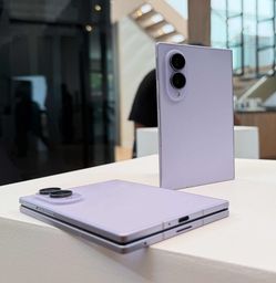 Galaxy Z Fold 8 • UNLOCKED 🔐 • Lavender • 256 GB • Sealed 🎁 (Price Firm)