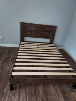 Amazon full size bed frame in excellent condition like a New