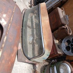 1952 DODGE REAR WINDOW SECTION!!! 175$