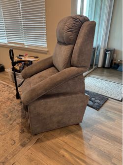 Lazy Boy Lift Chair / Massage  set of 2