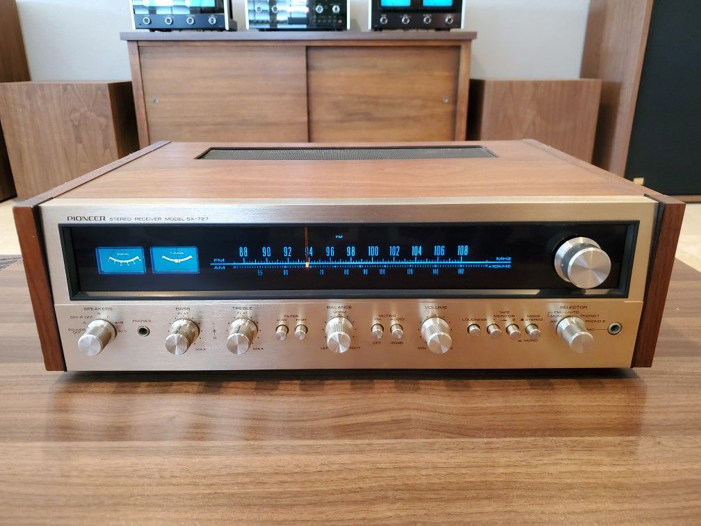 Pioneer SX-727 Vintage Receiver/Rare Champagne Face/Wood Veneer