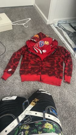 Double Bape hoodie accepting trades and cash shoot an offer