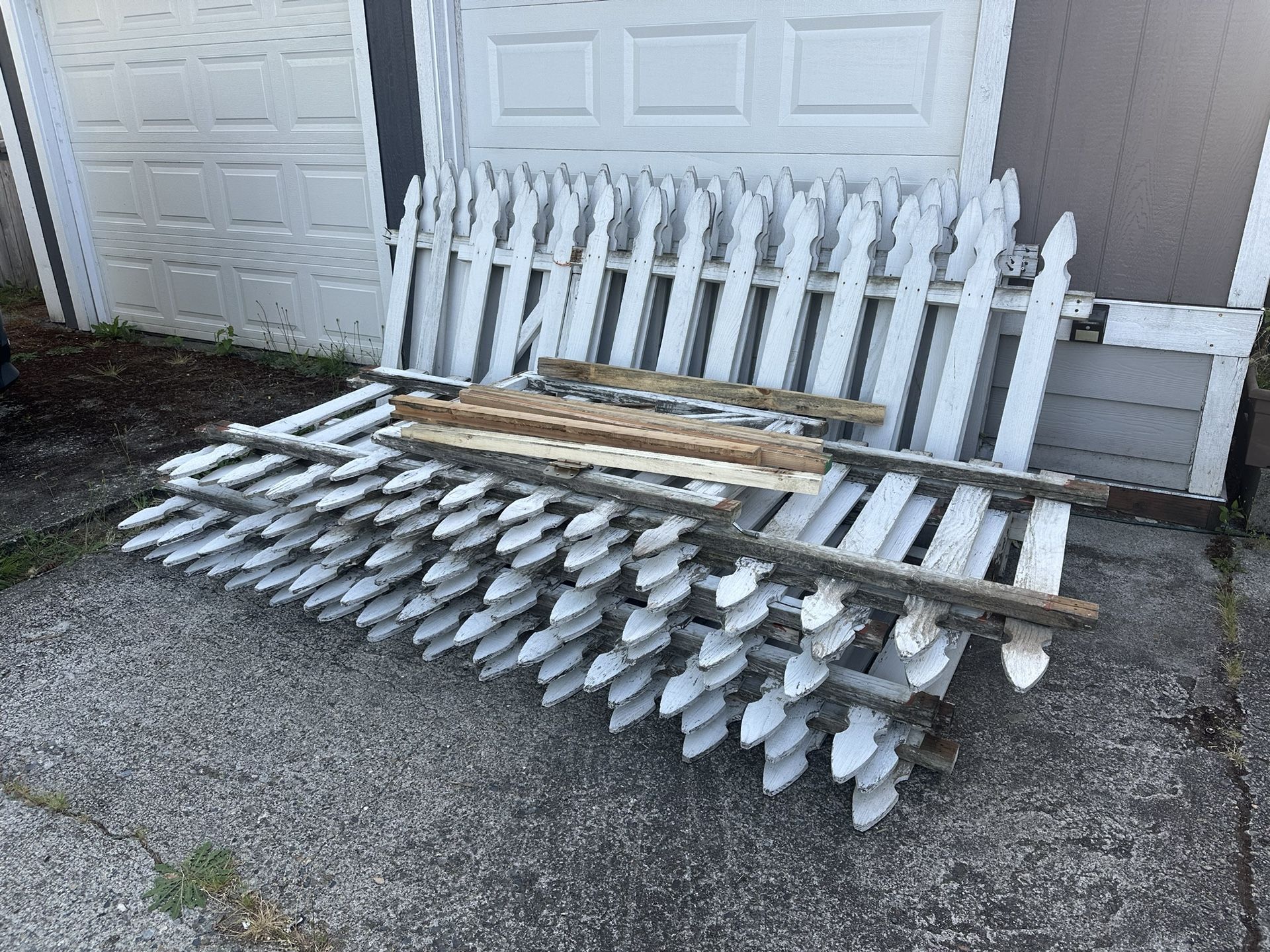 Free Picket Fence Panels