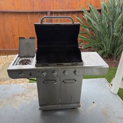 4-Burner Stainless Steel BBQ Grill + Side Burner - Charbroil