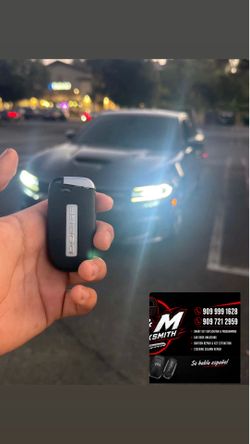 Car Keys And Remotes / Llaves De Carro Y Controlles