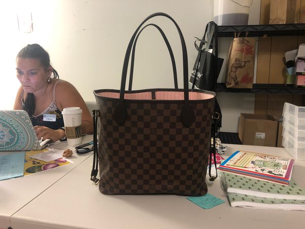 Louis Vuitton Neverfull Tote Pink Interior for Sale in Tampa, FL - OfferUp