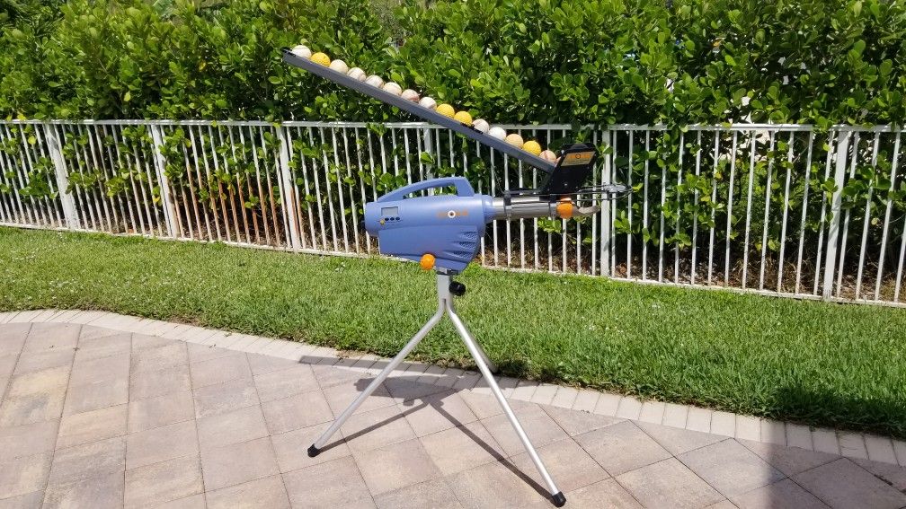 Baseball Pitching Machine Zooka ZS740