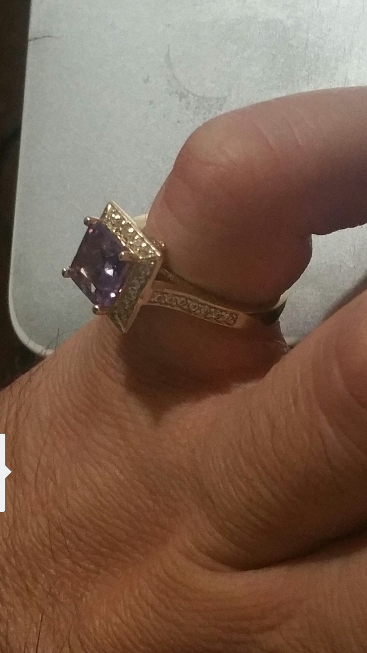 10k Gold , Ring w/ purple stone, 4.3 grams