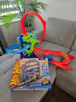 Hot wheels stunt track and garage.