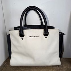 Michael Kors Women’s Black & White Leather Selma Satchel Bag 100% Authentic