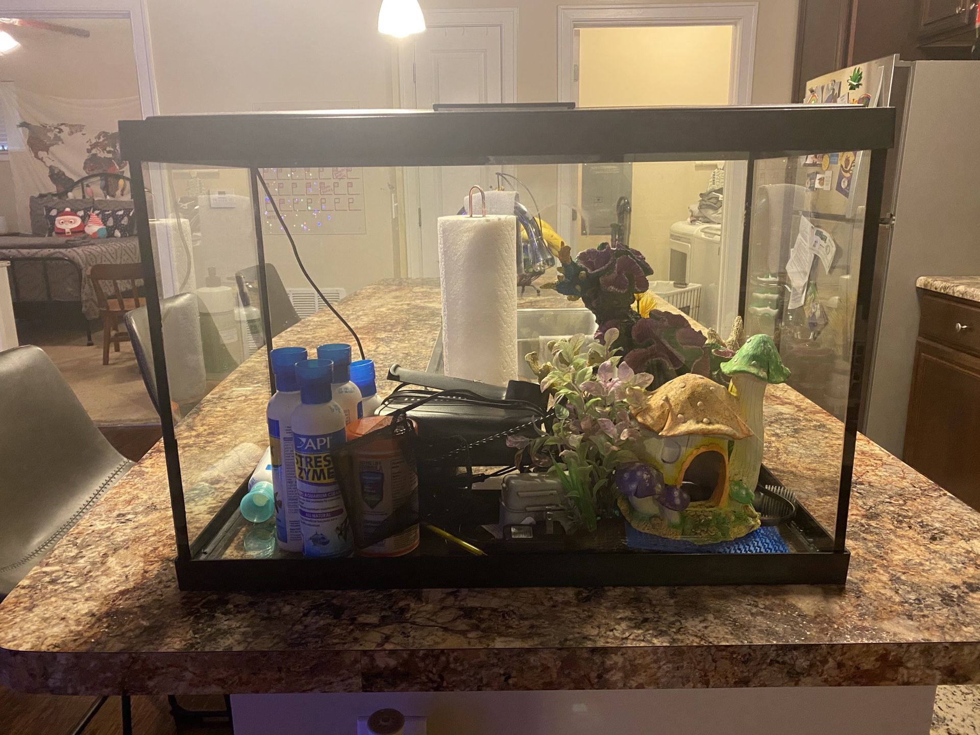 Barely used fish tank!! 15 gallons!!!