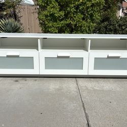 White Modern 3 Drawer Media TV Stand Excellent Condition 