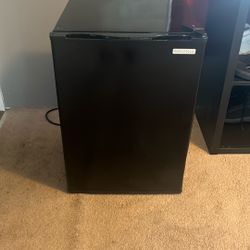 Black Insignia Mini Fridge With Freezer 
