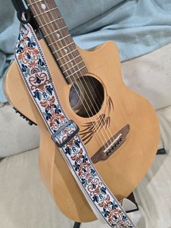 LIKE NEW LUNA ACOUSTIC ELECTRIC GUITAR FULL SIZE NEW STRINGS BUILD IN TUNER AMAZING SOUND WITH STRAP READY FOR CONCERT