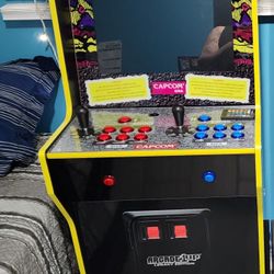 Arcade 1up Street Fighter. With 30000 Games