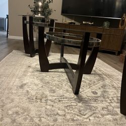 Living Room Table Set And 2 Lamps 