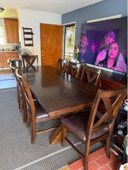COMEDOR Y 8. Sillas