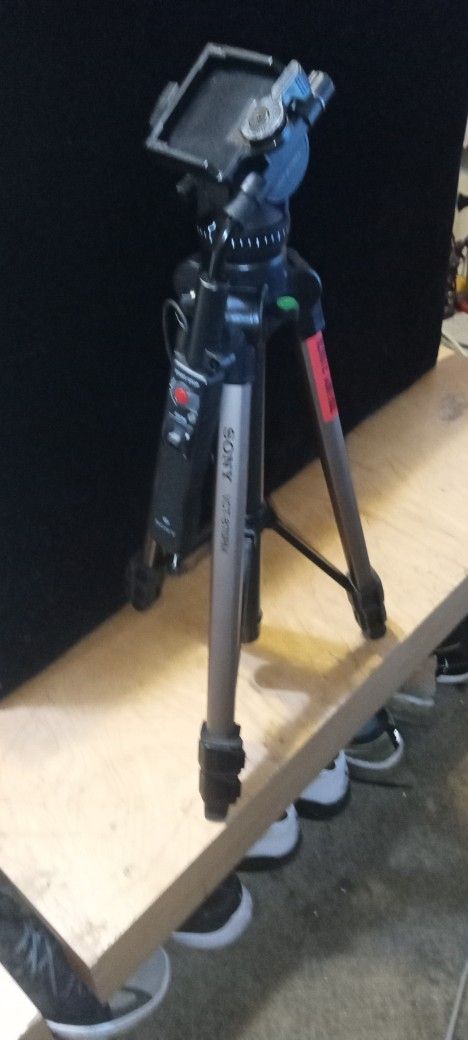 Tripod Sony VCT-870RM With Handle, Remote Control And Bag Case . Perfect Conditions