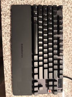 Apex 7 TKL steelseries keyboard