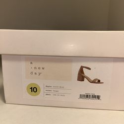 Women’s Heels (Target Brand, 10)