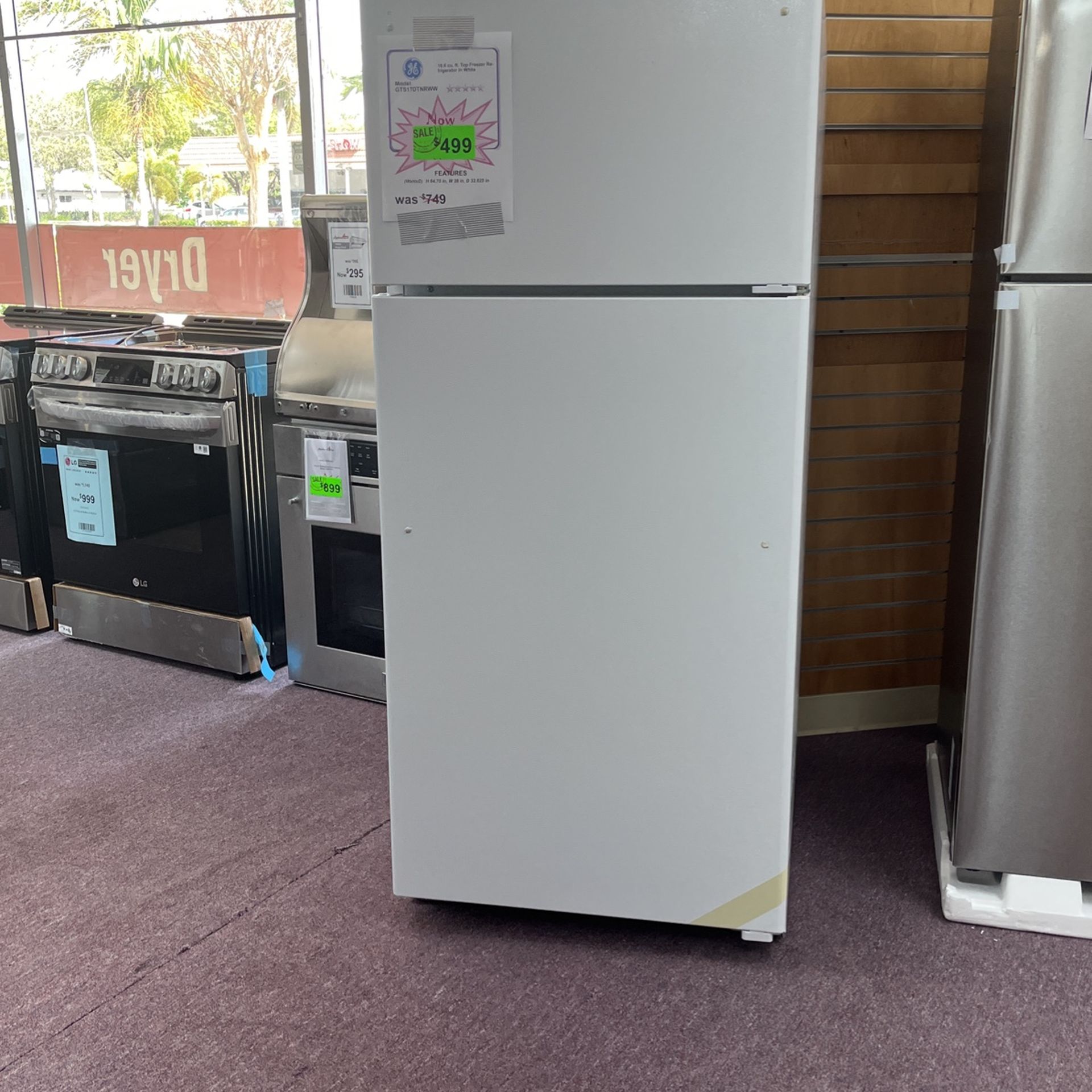 Refrigerator White 28 In New And 1 Year Warranty