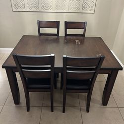 Dining room table with 4 chairs (was from city furniture)