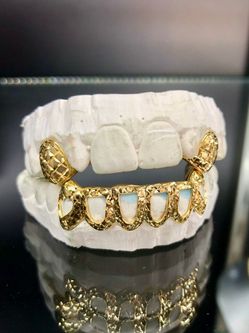 Fangs & Bottom Grill