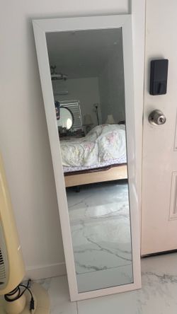 BEAUTIFUL FULL-LENGTH MIRROR – GRAB IT BEFORE IT’S GONE!