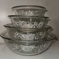 $40 Pyrex Colonial Mist Mixing Bowls Set 