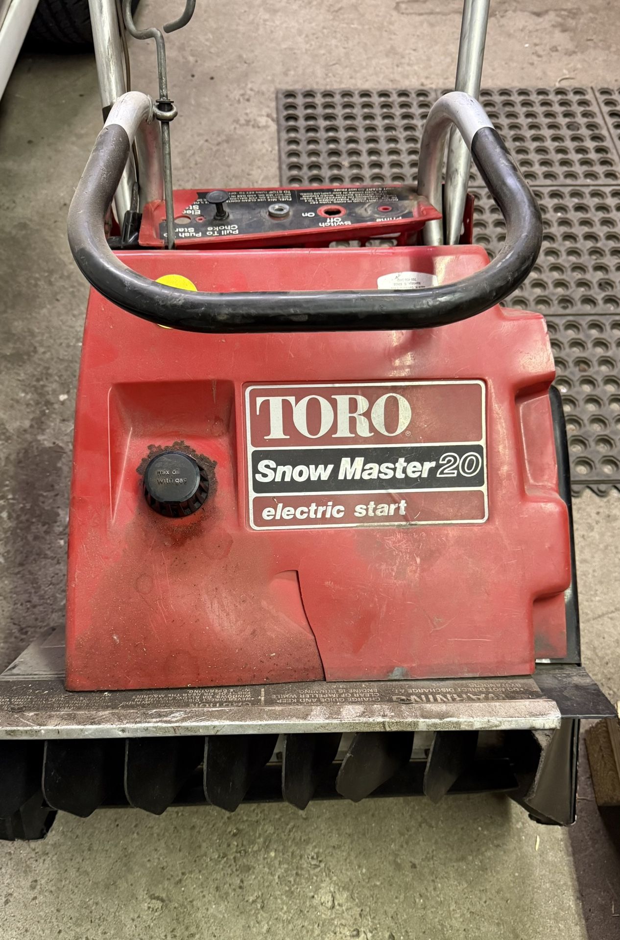 Toro snow master 20 inch 31506 Starts &  Runs Fine.  But Needs Some Cosmetic Love